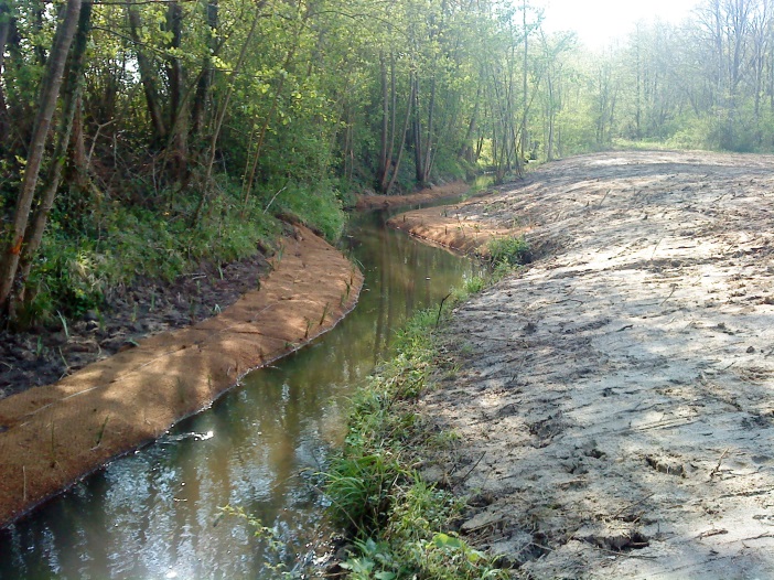 Restauration de la continuité écologique et morphologique de la Bezonde à Quiers en 2008