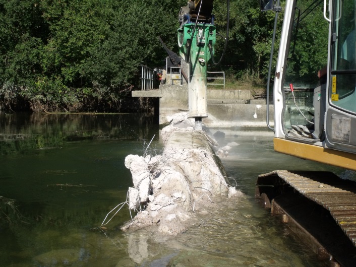 Desctruction de l'ouvrage au brise roche hydraulique (SIVLO septembre 2014)