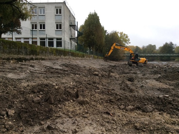 Création d'un pied de berge en rive droite