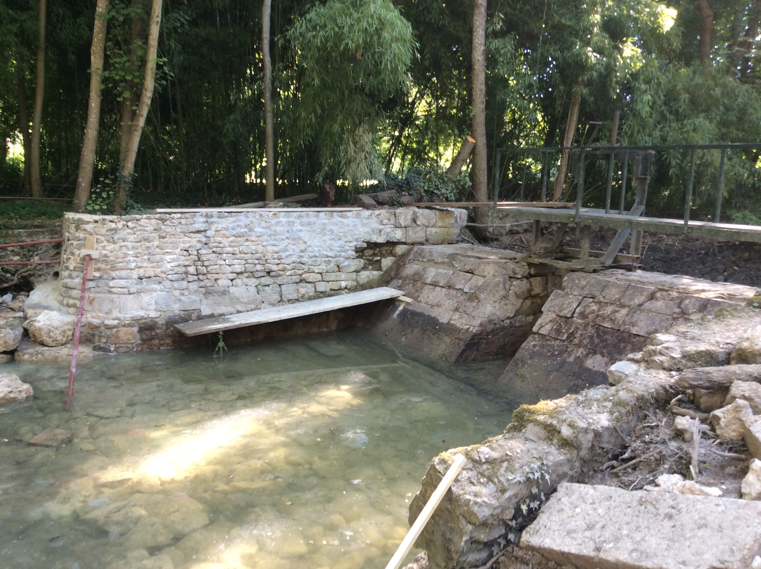 Restauration des bajoyers de l'ouvrage